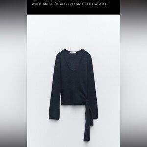 Wool and alpaca blend knotted sweater. Dark blue and color & medium size.